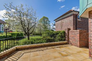 courtyard garden at a townhouse for sale in Chester